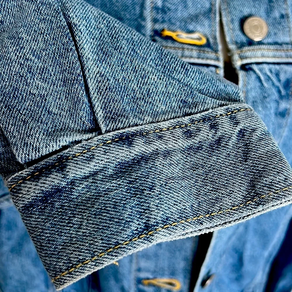 NWT Levi’s Original Denim Trucker Jacket with Puffed Sleeves